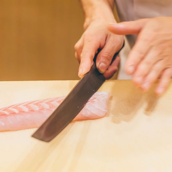 寿司職人の求人をお探しでしたら実績多数の老舗にご連絡ください
